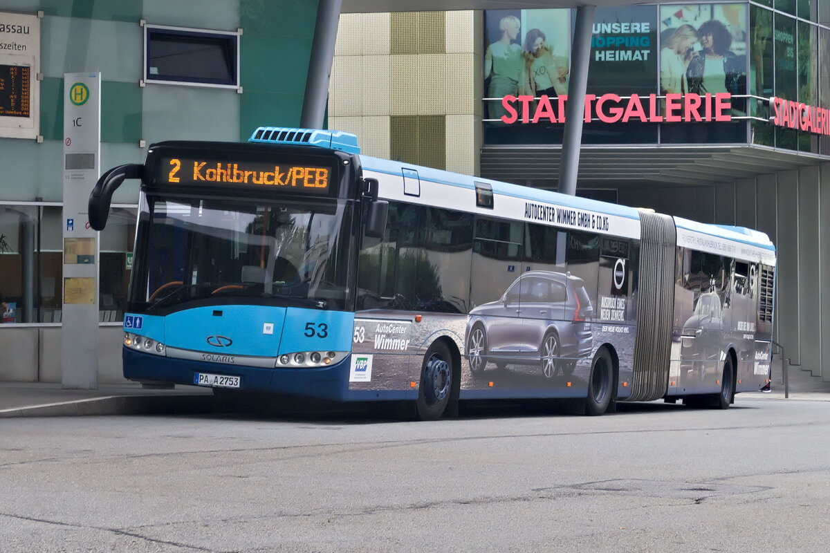 Solaris Urbino der Verkehrsbetriebsgesellschaft Passau  (Bus 53, PA-A 2753) als Linie 2 in Passau, ZOB. Aufgenommen 11.6.2024.