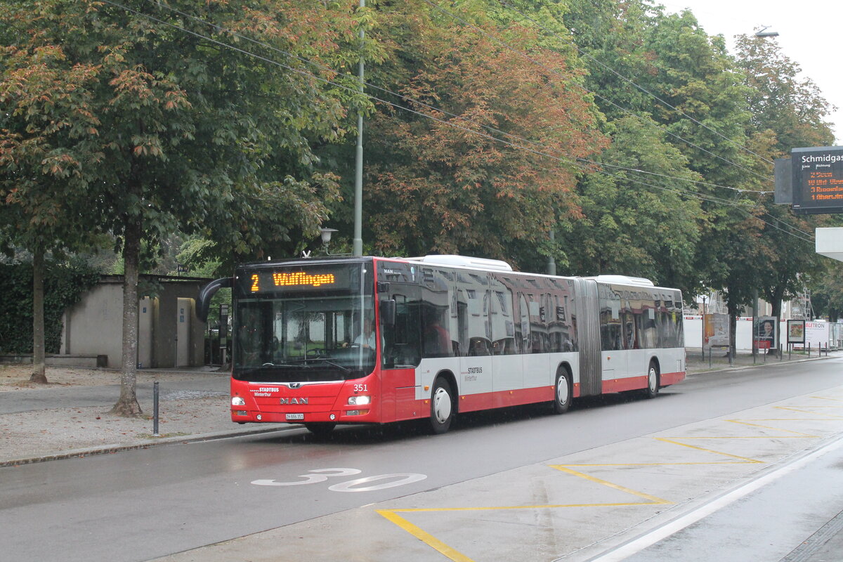 Stadtbus Winterthur Nr. 351 (MAN A40 Lion's City GL) am 8.9.2024 bei der Schmidgasse. Da die Technikumstrasse gesperrt war, wurde die Linie 2 über die Stadthausstrasse umgeleitet.