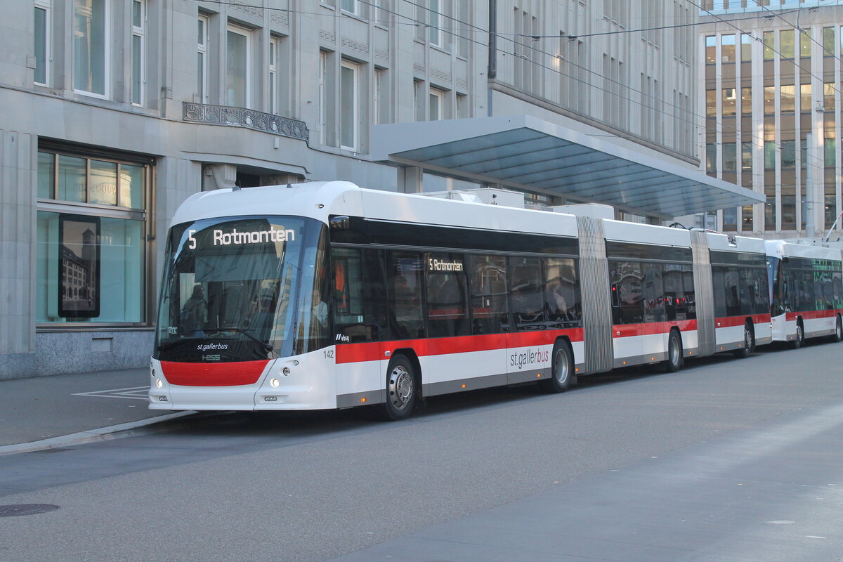 VBSG Nr. 142 (Hess Lightram®25) am 28.10.2024 beim Bhf. St.Gallen