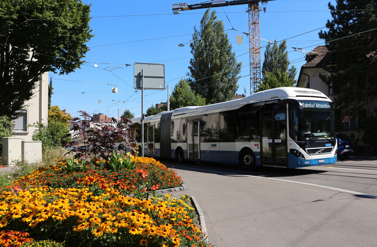 Volvo 465 in Zürich zwischen Saalsporthalle und Laubegg am 09.08.2022.