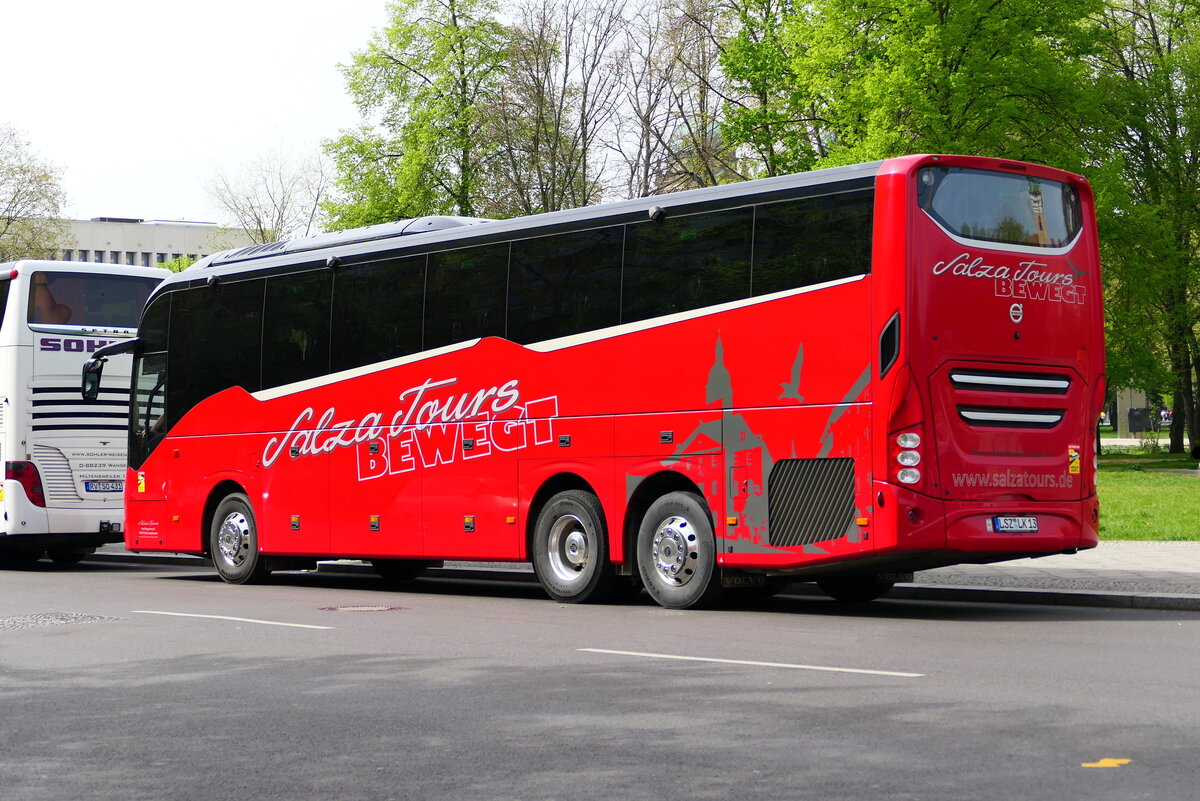 Volvo 9700 von Salza Tours, Berlin-Mitte im April 2024.