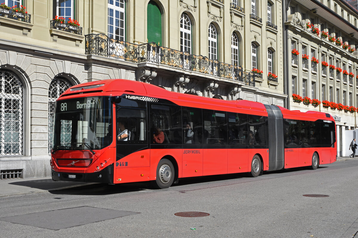 Volvo Hybridbus 219, auf der Tramersatz Linie 8A, bedient die Haltestelle beim Bundesplatz. Die Aufnahme stammt vom 08.07.2022.