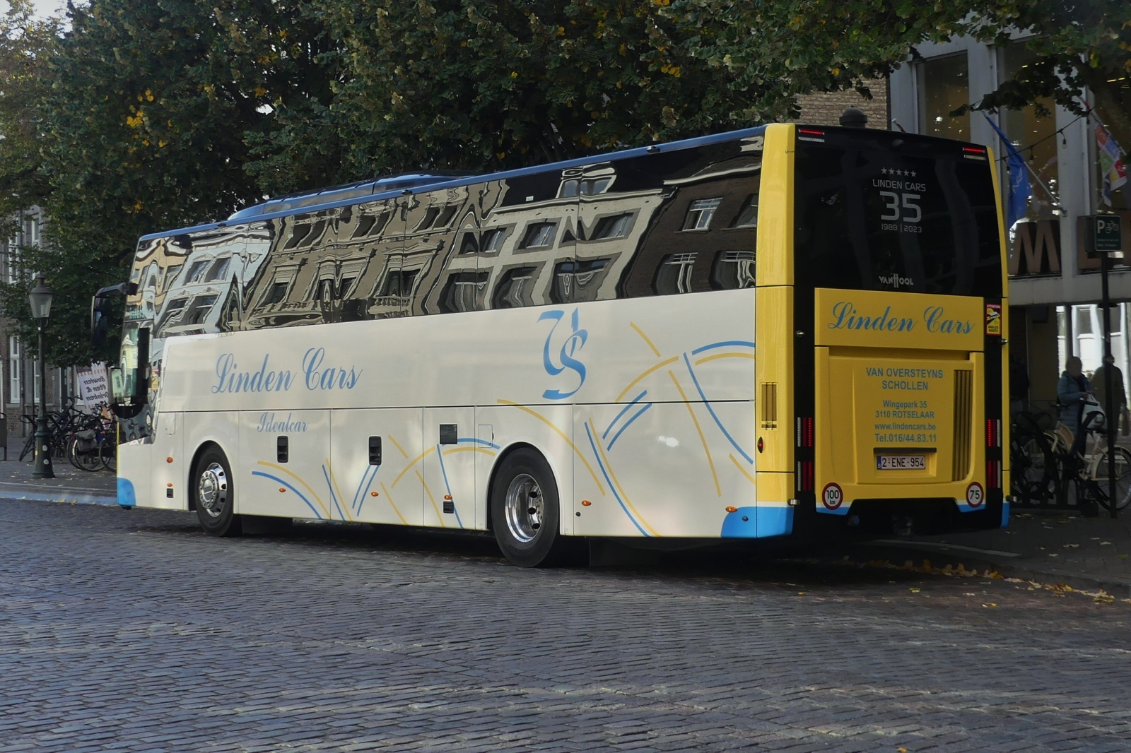 2-ENE-954, VanHool EX, von Linden Cars, aufgenommen in den Straßen von Maastricht. 04.10.2024