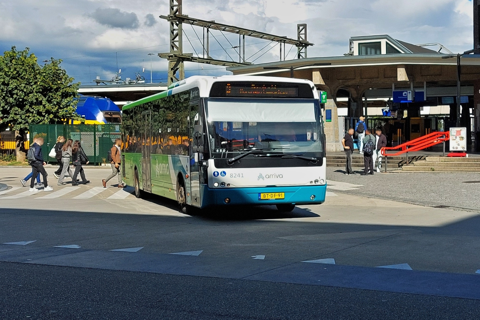 BT-DF-91; VDL BerKhof, von Arriva, gesehen am Bahnhof in Maastricht. 12.09.2024