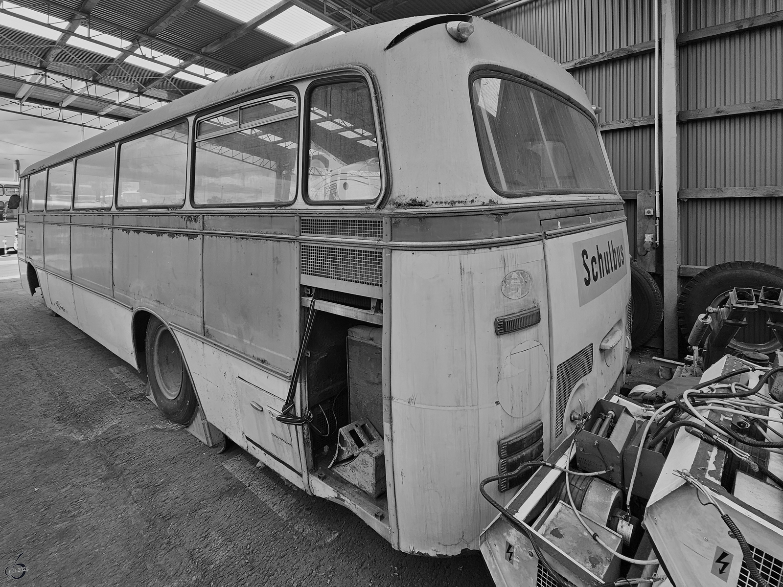 Dieser 1964 gebaute Mercedes Benz O322 ist Teil der Ausstellung im Obus Museum Solingen. (Juli 2024)