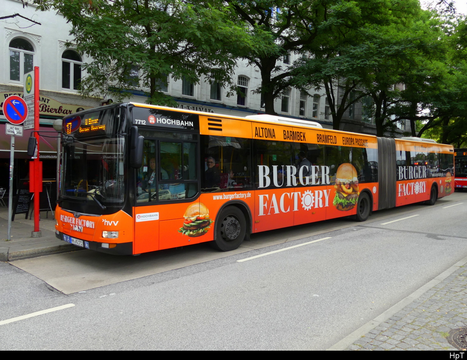 Hamburg HHA - Man Lion`s City Nr.7712  HH.YG 1712 mit Werbung unterwegs auf der Linie 17 in der Stadt Hamburg am 2024.09.17