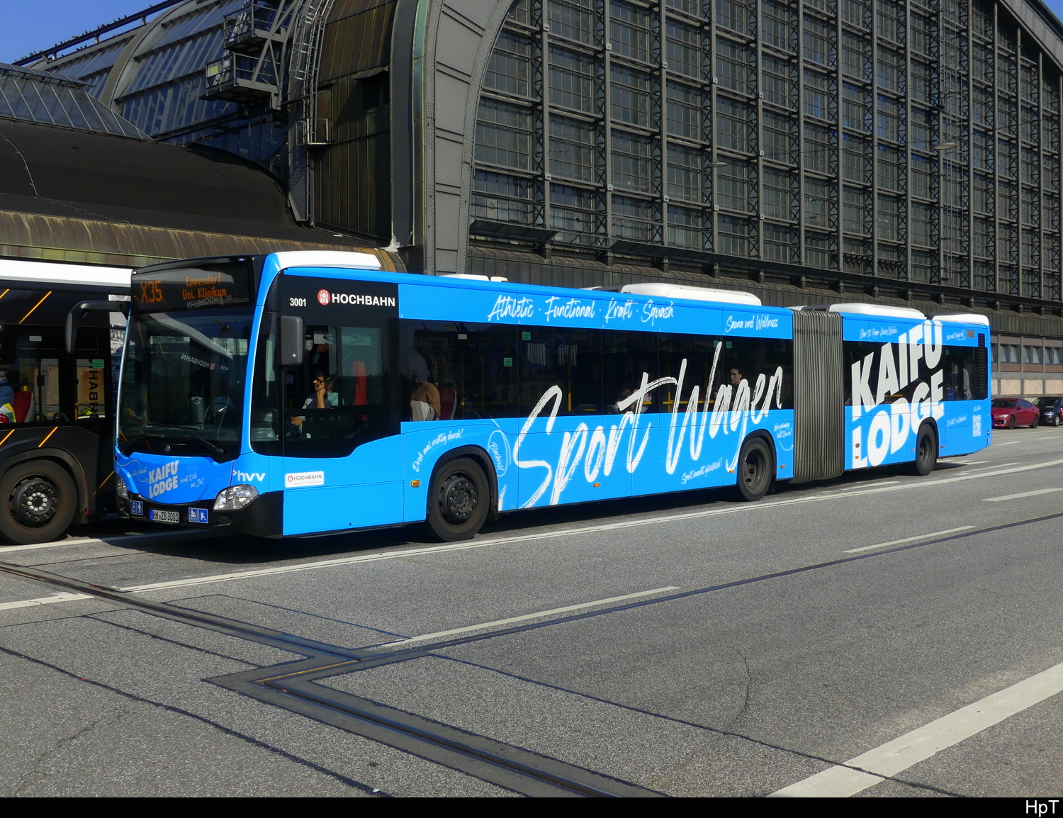 Hamburg HHA - Mercedes Citaro  Nr.3001  HH.ZB 3001 mit Werbung unterwegs auf der Linie X35 in der Stadt Hamburg am 2024.09.17