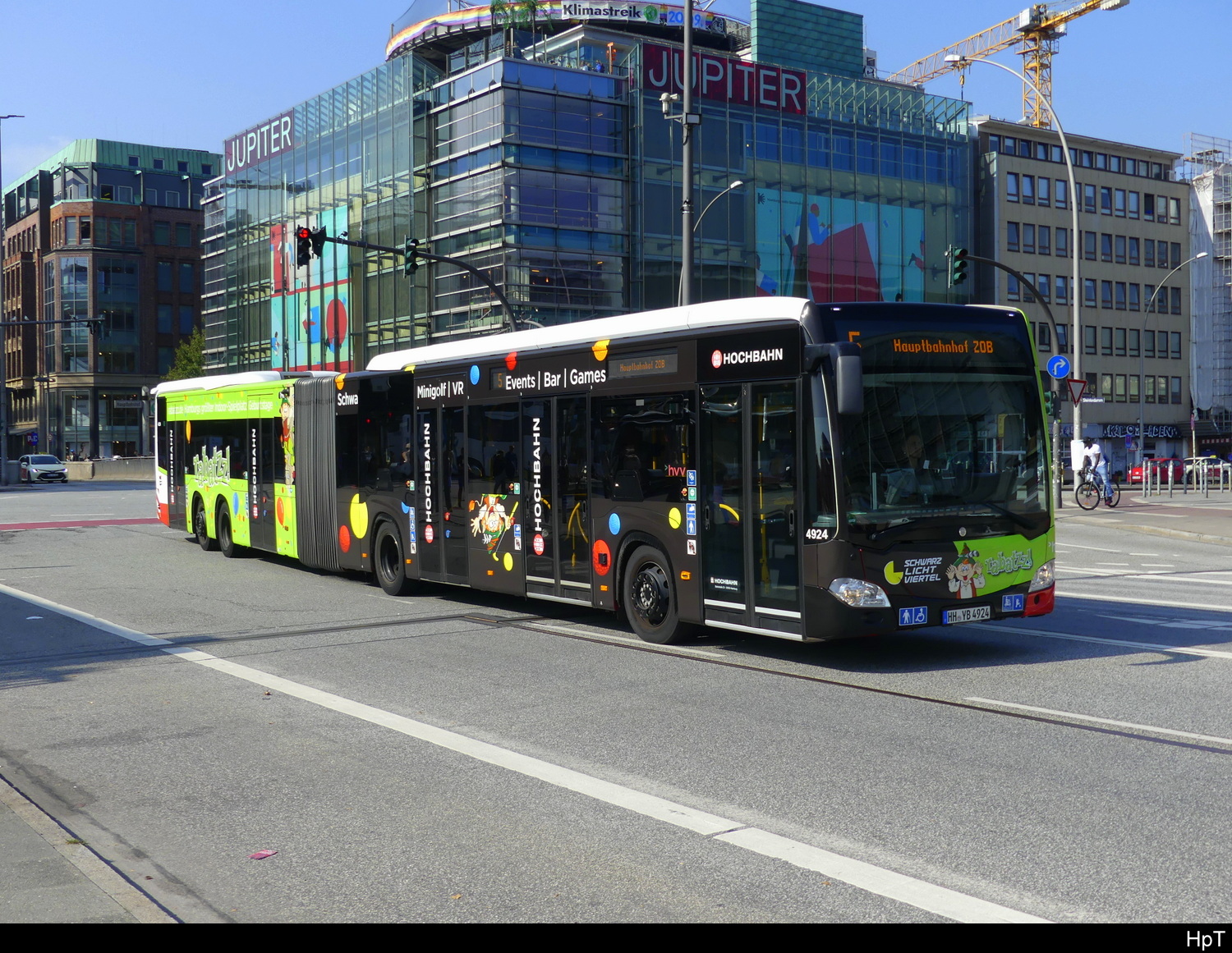 Hamburg HHA - Mercedes Citaro Nr.4924  HH.YB 4924 mit Werbung unterwegs auf der Linie 5 in der Stadt Hamburg am 2024.09.17