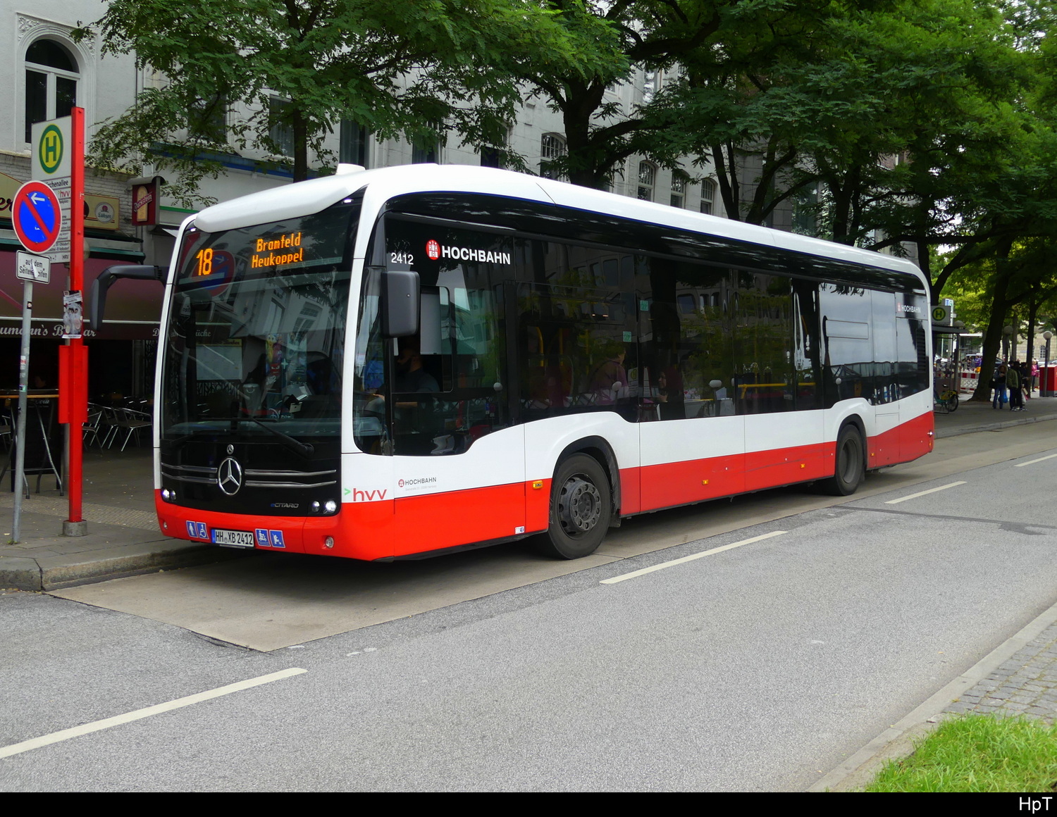 Hamburg HHA - Mercedes e Citaro Nr.2412  HH.XB 2412 unterwegs auf der Linie 18 in der Stadt Hamburg am 2024.09.17