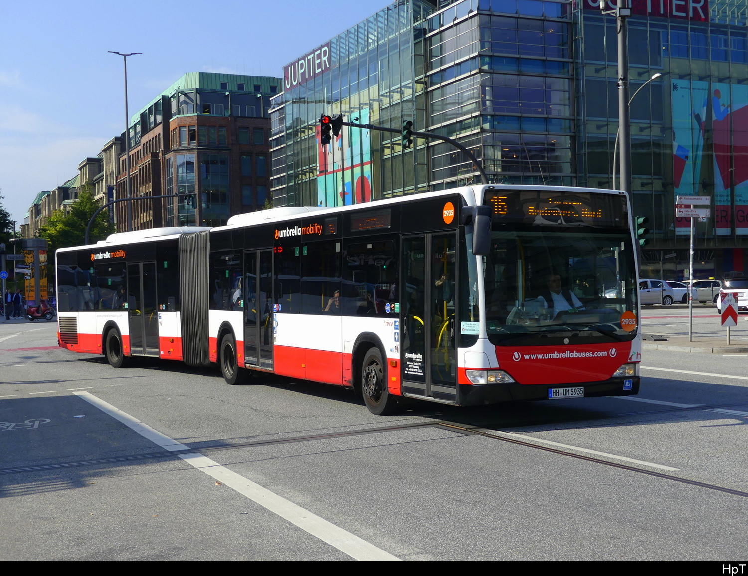 Hamburg hvv / umbrellamobility - Mercedes Citaro  Nr.2935  HH.UM 5935 mit Werbung unterwegs auf der Linie 16 in der Stadt Hamburg am 2024.09.17