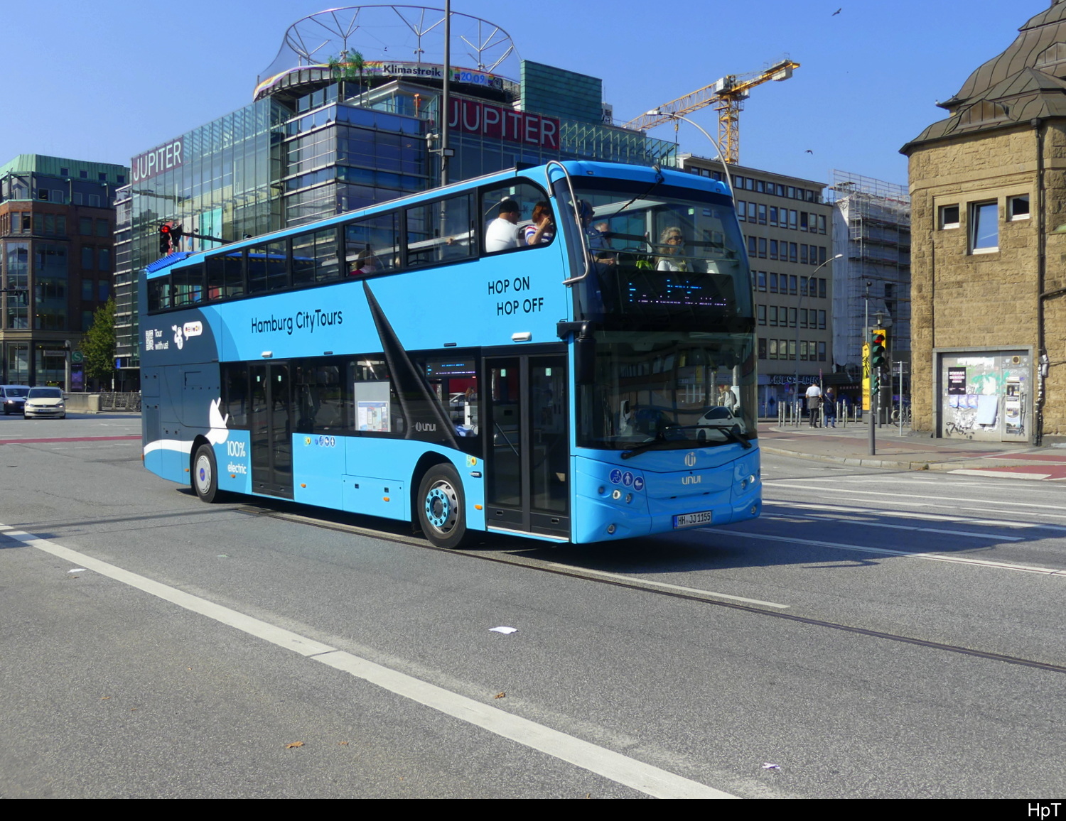 Hamburg Stadtrundfahrt - Doppelstock Volvo / UNVI  HH.JJ 1155 unterwegs in der Stadt Hamburg am 2024.09.17