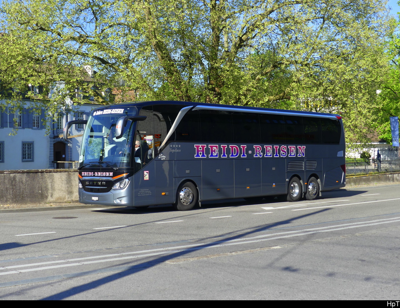 Heidi-Reisen unterwegs mit Setra S 516 HDH unterwegs in Bottmingen am 14.04.2024