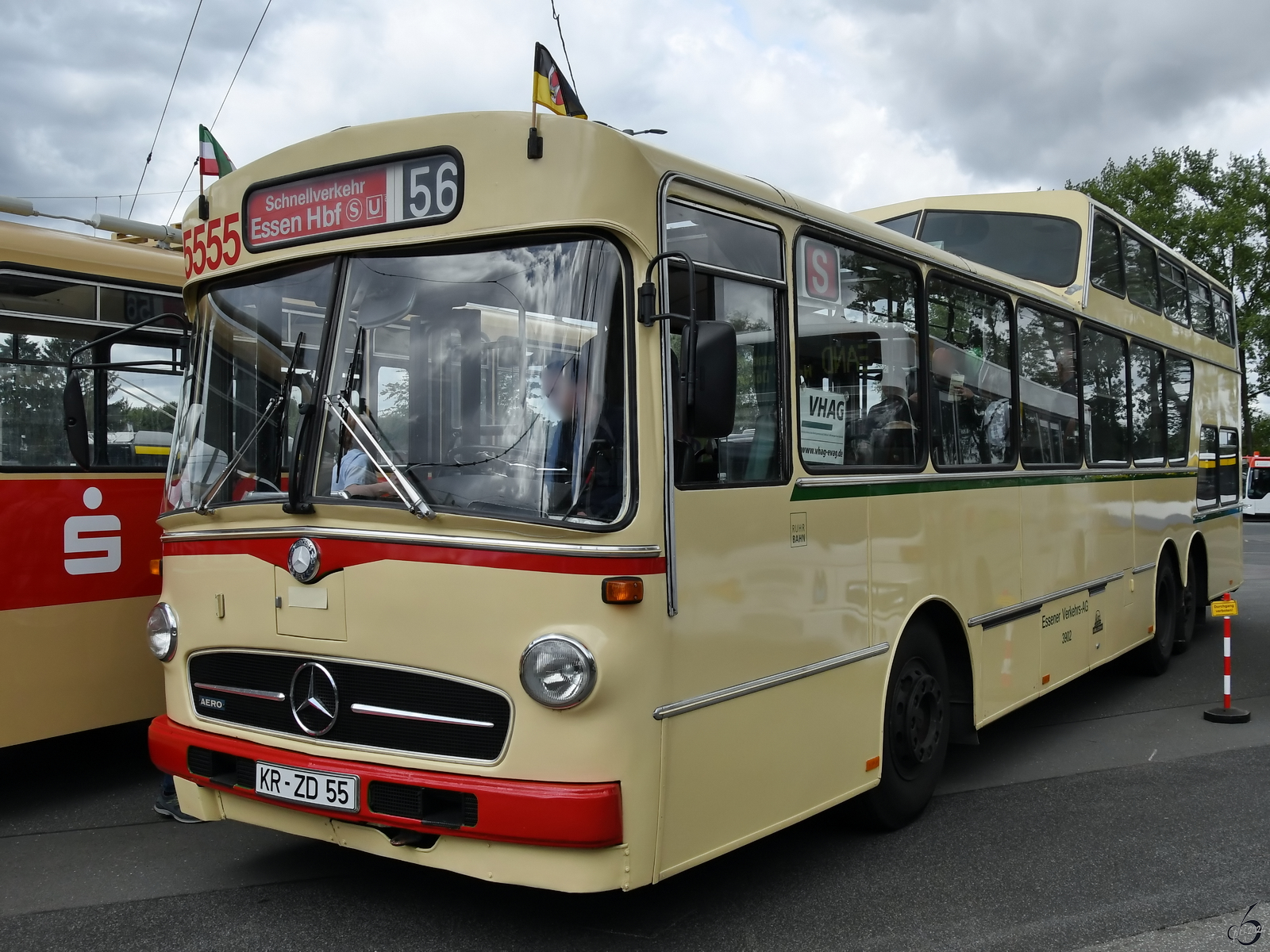 Im Bild ein Mercedes-Benz O 317 mit Ludewig AERO-Anderthalbdecker-Aufbau aus dem Jahr 1972. (Obus Museum Solingen, Juli 2024)