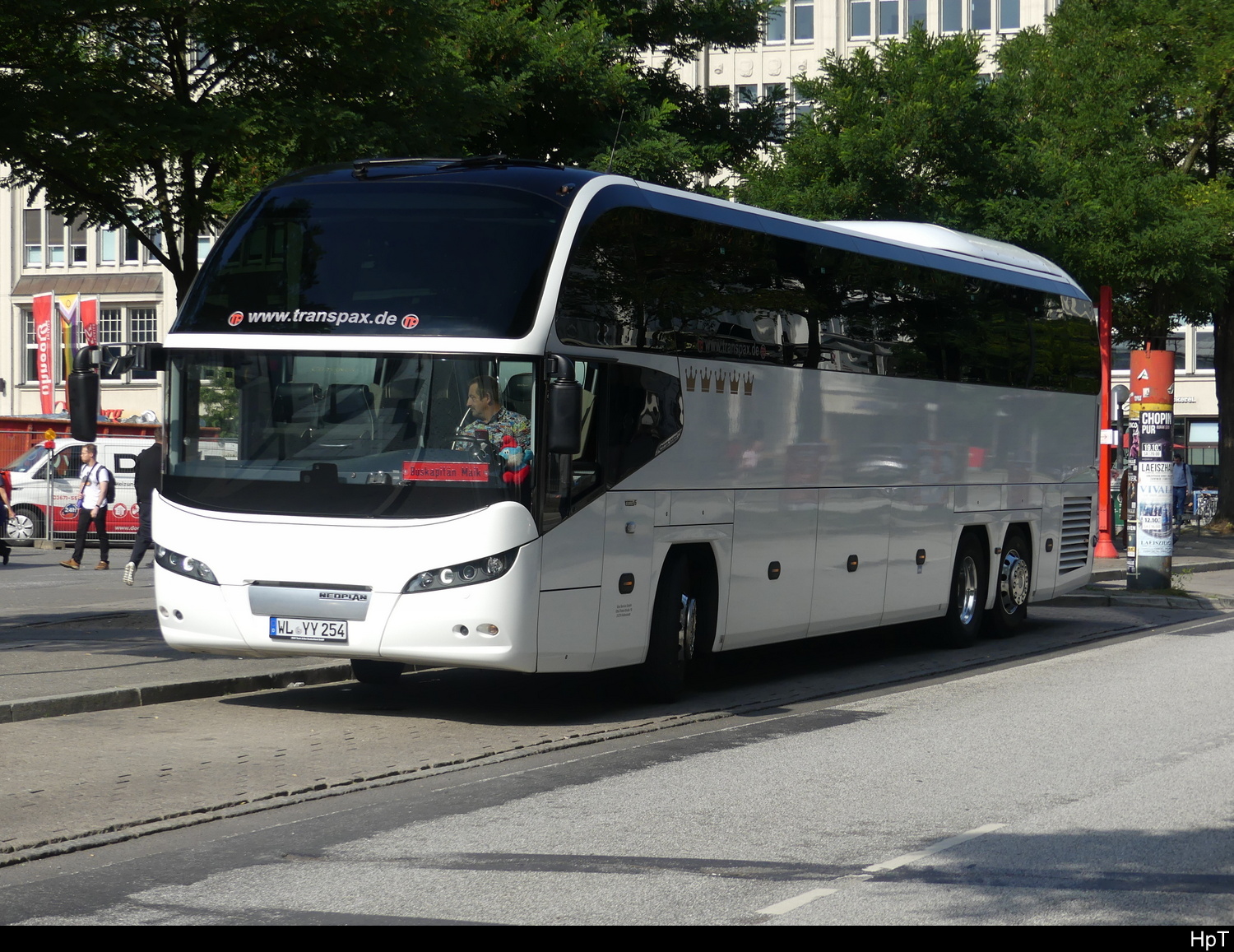 Neoplan Cityliner WL.YY 254 unterwegs in der Stadt Hamburg am 2024.09.17