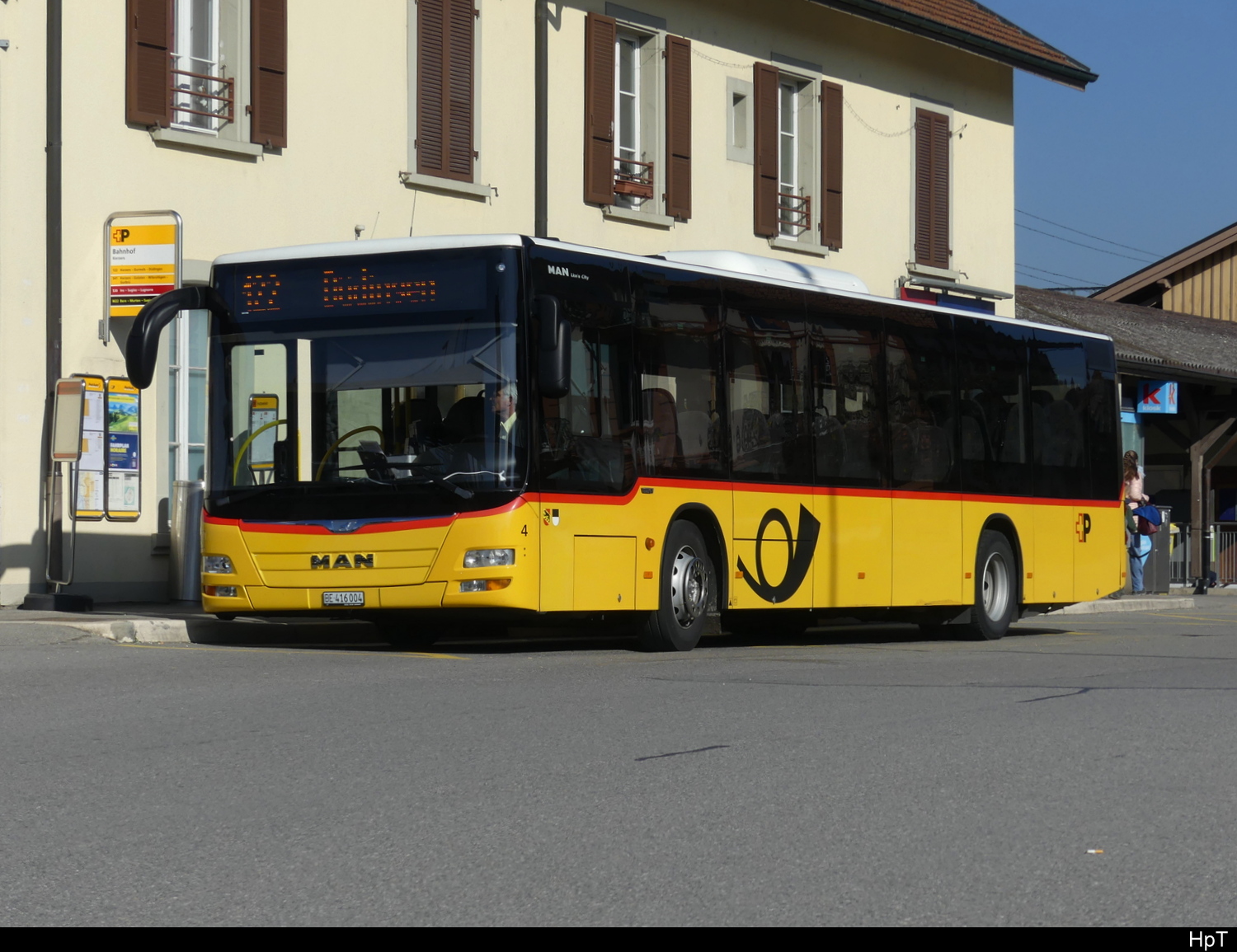 Postauto - MAN Lion`s City  BE  416004 beim Bhf. Kerzers am 08.03.2025