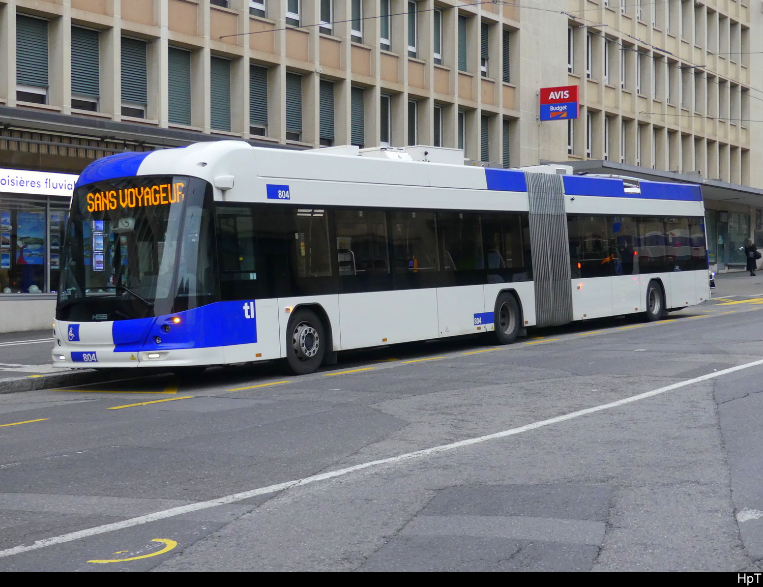 tl - Hess Trolleybus Nr.804 bei den Provisorischen Haltestellen beim Bhf. Lausanne am 2024.11.30