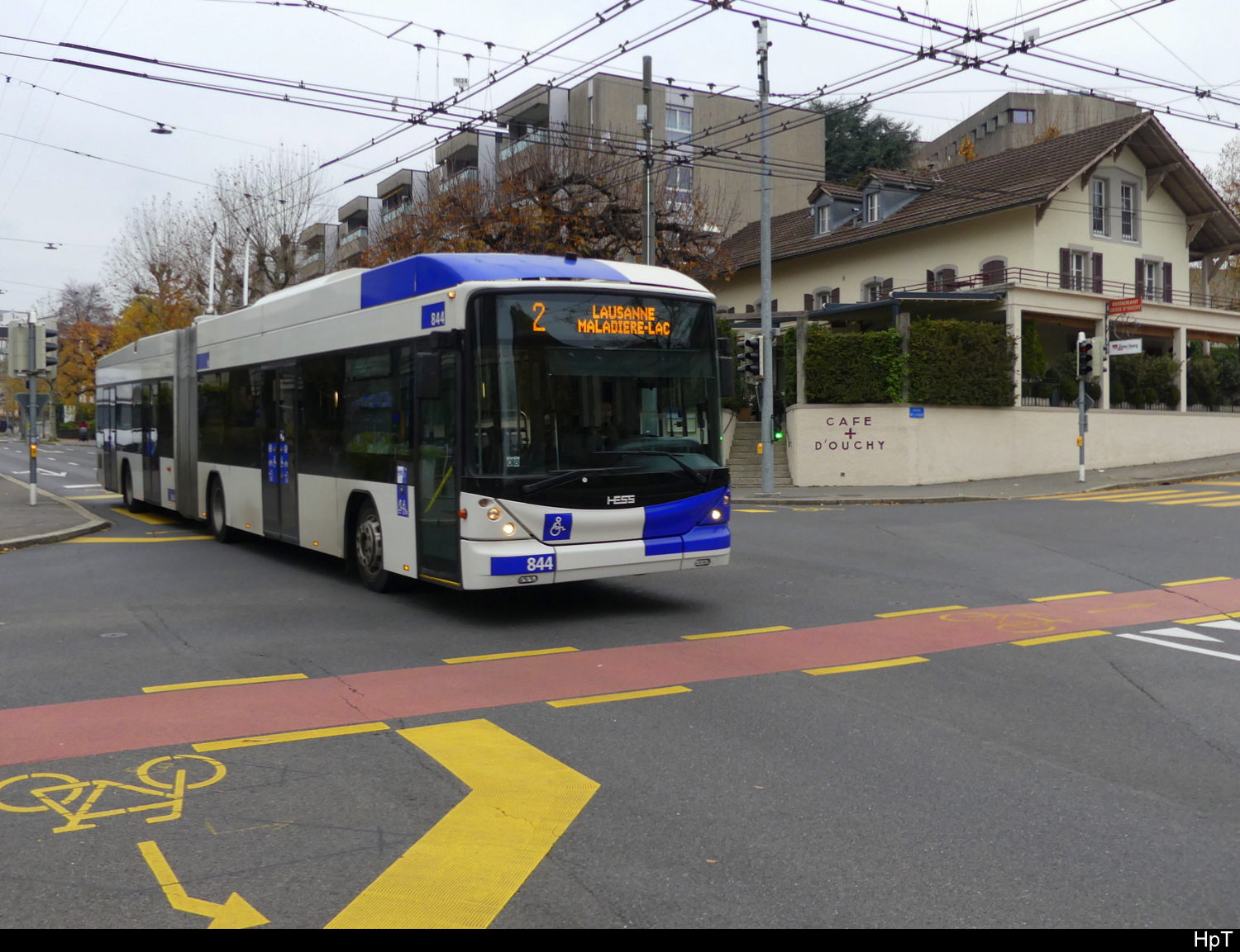 tl - Hess Trolleybus Nr.844 unterwegs auf der Linie 2 in Lausanne am 2024.11.30