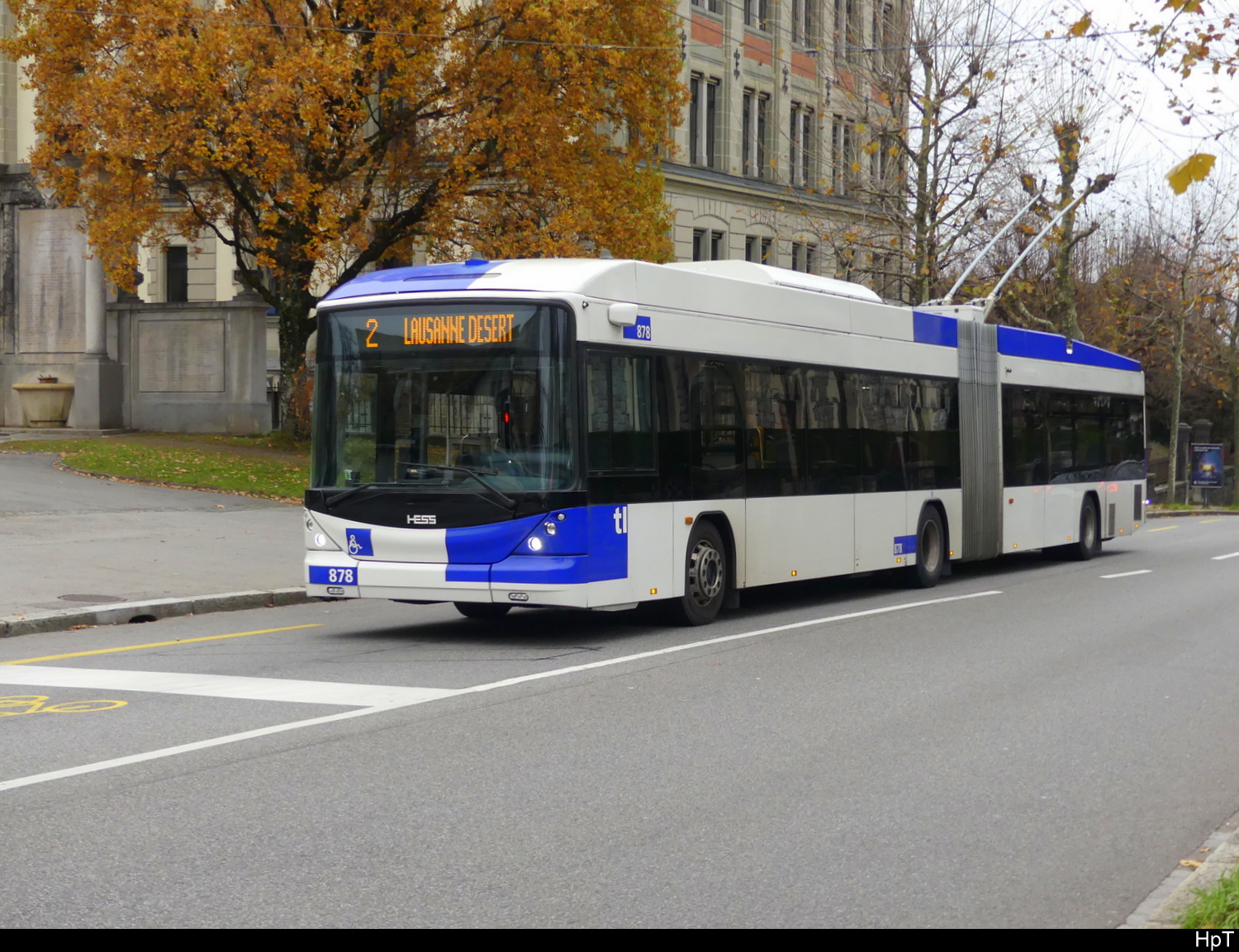 tl - Hess Trolleybus Nr.878 unterwegs auf der Linie 2 in Lausanne am 2024.11.30