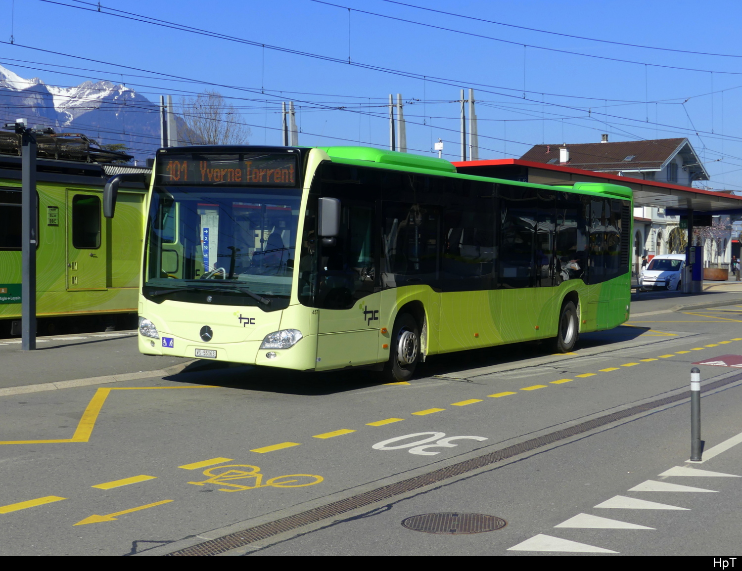 tpc - Mercedes Citaro  Nr.457 beim Bahnhof in Aigle am 07.03.2025