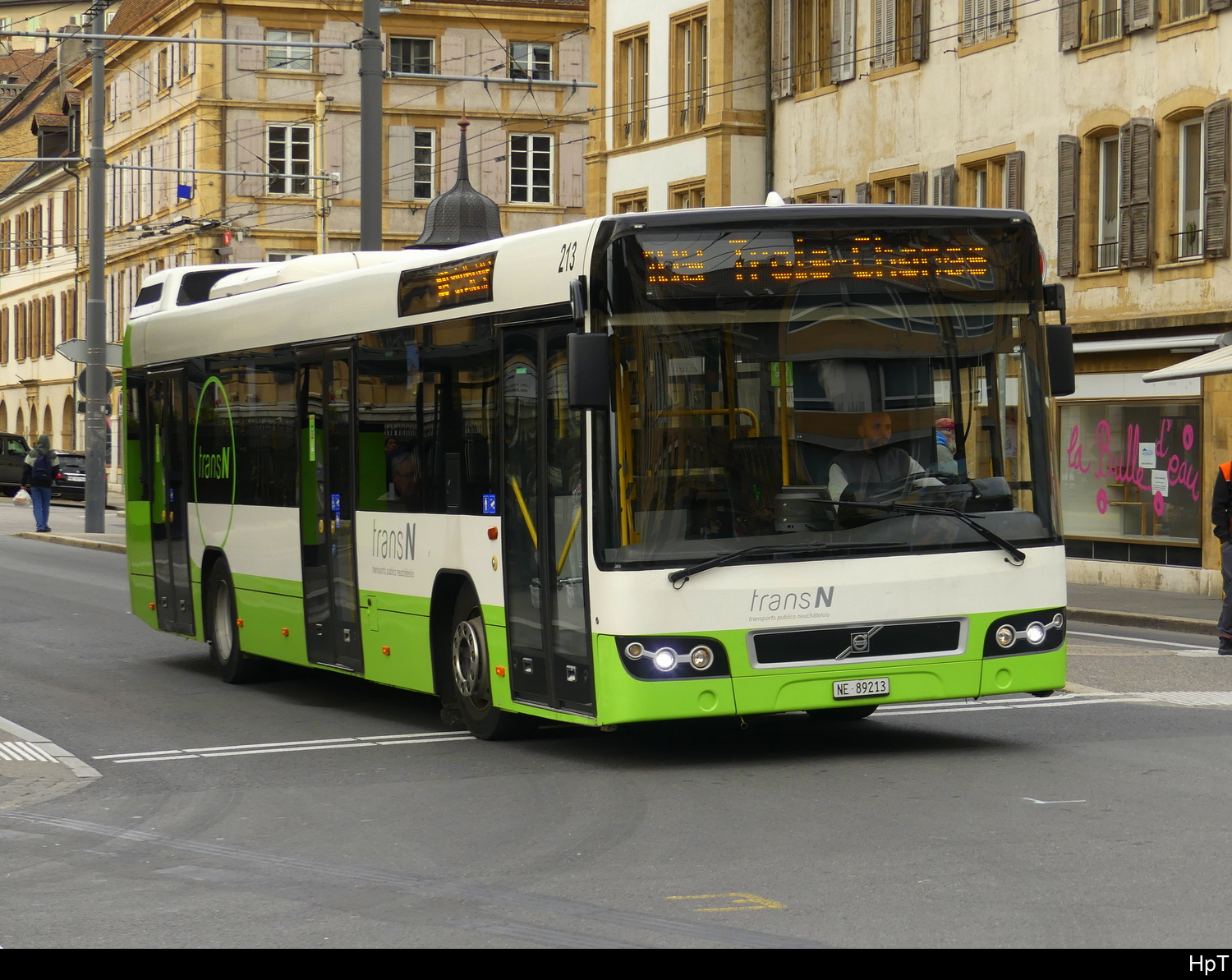 TransN - Volvo 7700 Nr.213 unterwegs auf der Linie 109 in der Stadt Neuchâtel am 2024.10.03