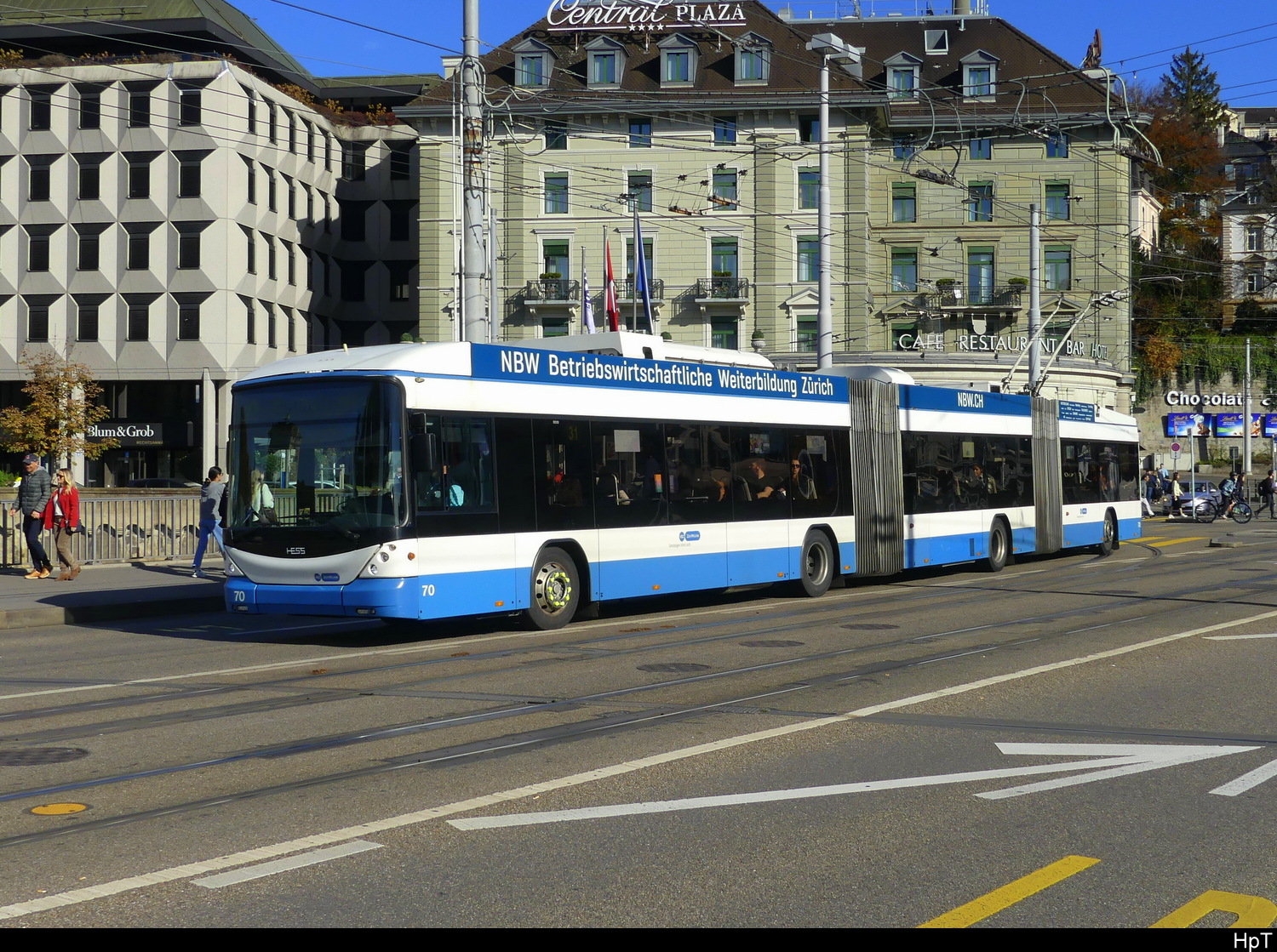 VBZ  - Hess Trolleybus  Nr.70 unterwegs auf der Linie 31 in der Stadt Zürich am 2024.10.27