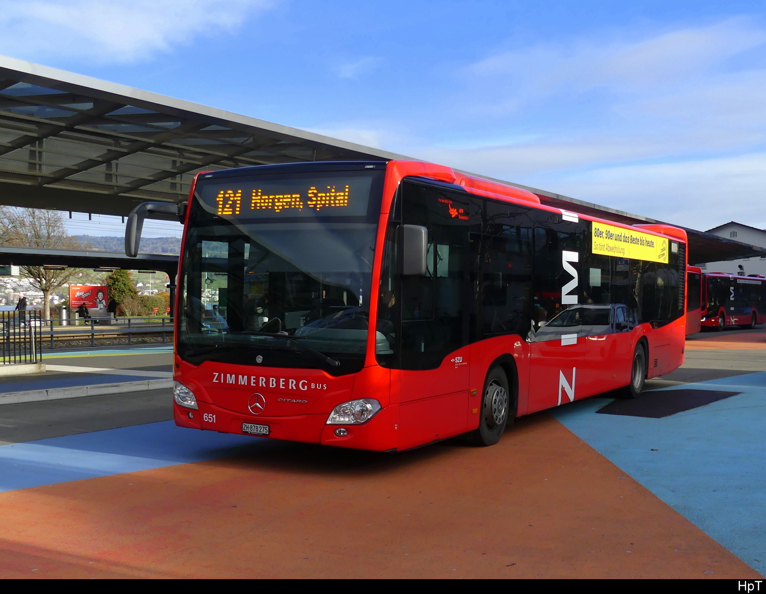 Zimmerberg Bus - Mercedes Citaro Nr.651  ZH 878275 unterwegs auf der Linie 121 bei den Bushaltestellen neben dem Bhf. Horgen am 2024.12.21