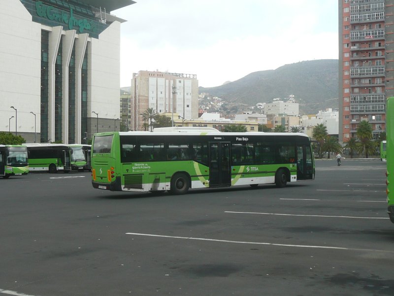 12.10.10 TITSA Busbahnhof in Santa Cruz de Tenerife Bus bild.de