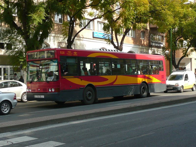 25.02.09,lterer Renault in Sevilla/Andalusien/Spanien.