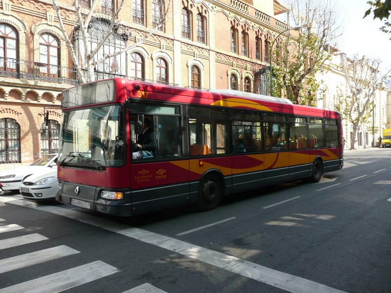 25.02.09,Renault in Sevilla/Andalusien/Spanien.