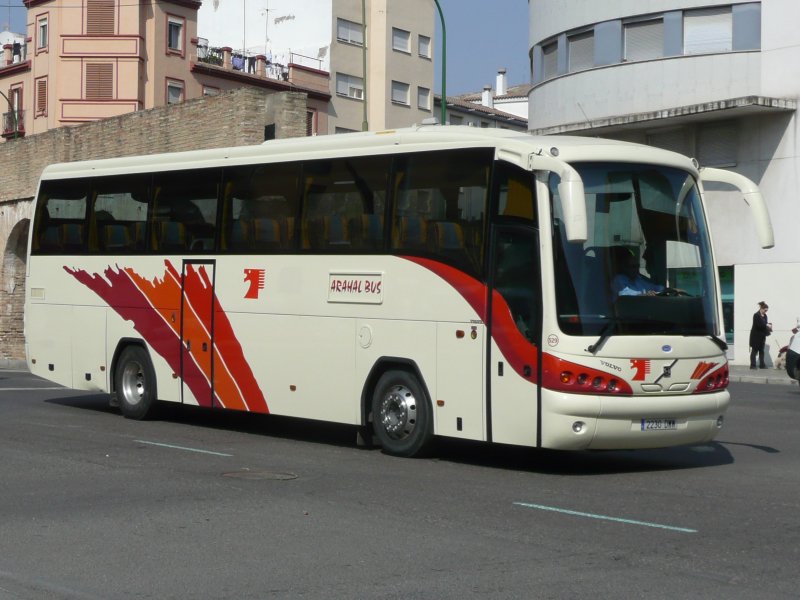 25.02.09,Volvo-Reisebus in Sevilla.