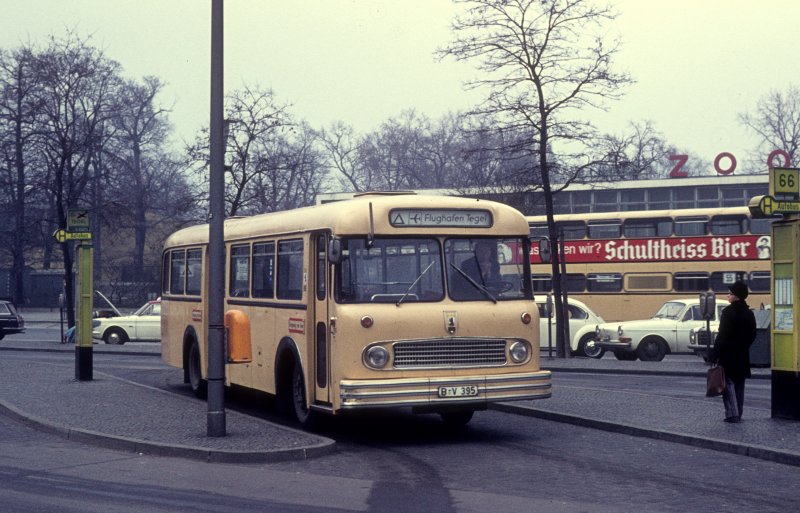 Berlin W Bvg Buslinie Zum Flughafen Tegel Bussing Bahnhof Zoologischer Garten Im Februar 1974 Bus Bild De