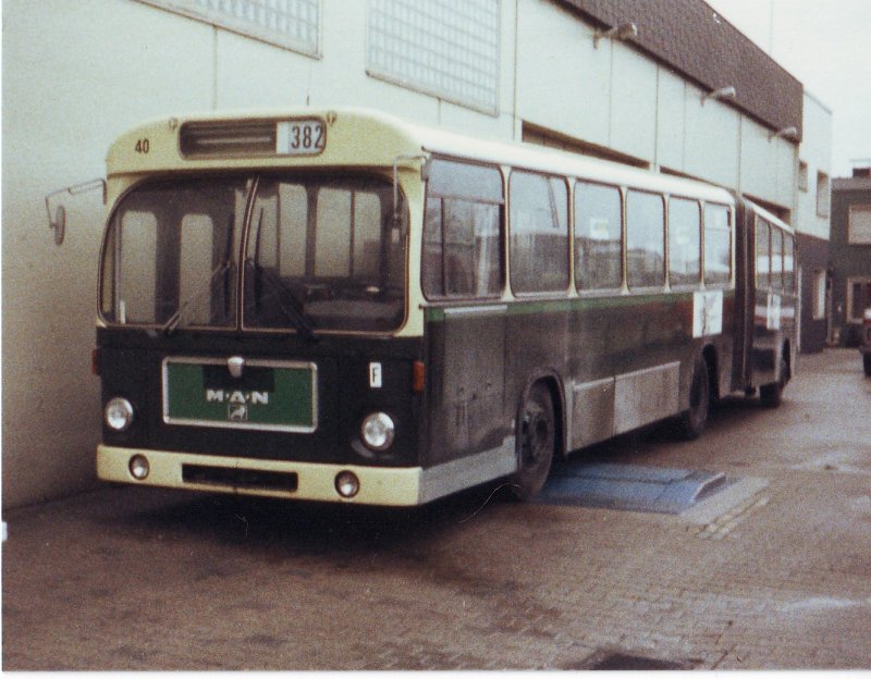 Bogestra,August 1988,ausgemusterter MAN-Gelenkbus in Bo-Wattenscheid.