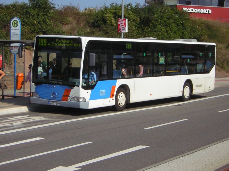 Der Citaro an der Haltestelle.