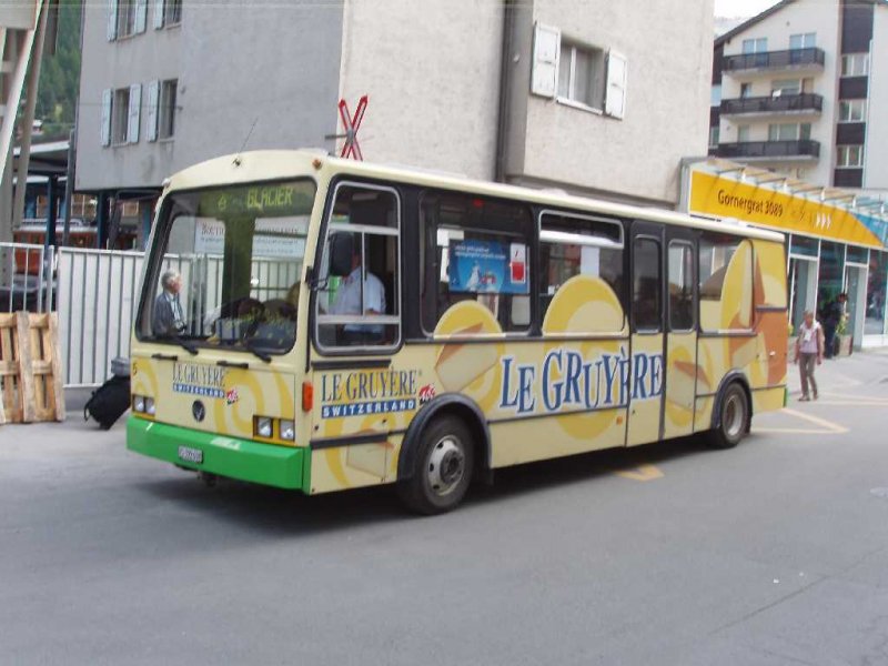 Elektrobus der Linie Bergbahnen in Zermatt