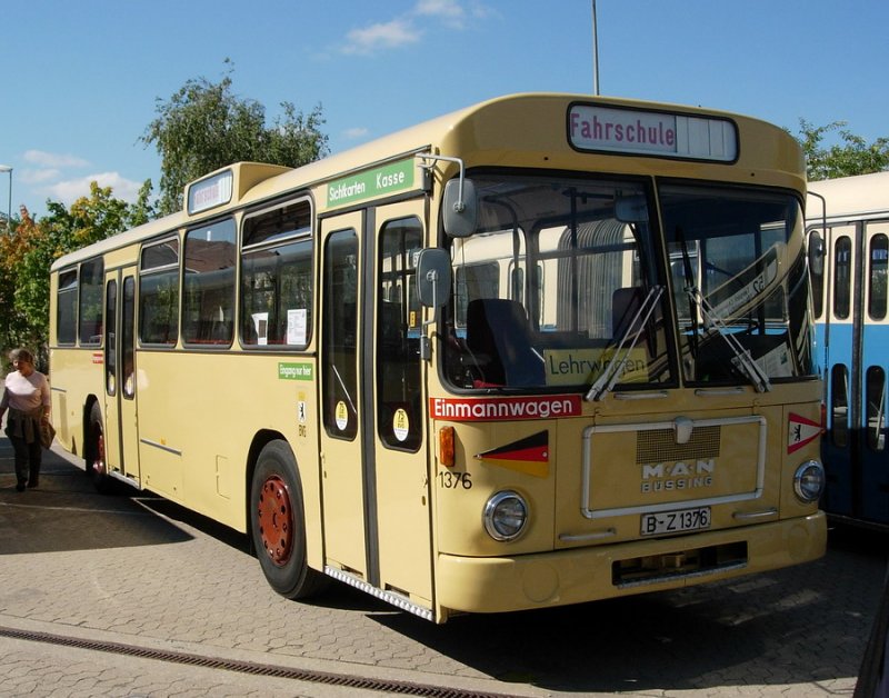 Fahrschulbus in Frth