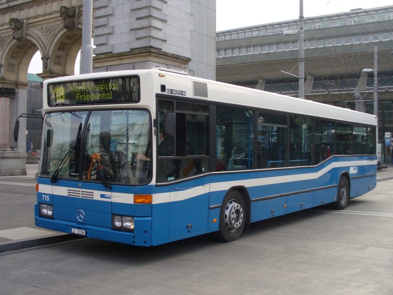 Luzern - Der Mercedes 0 405 N Bus Nr.715 LU 15596 vor dem Bahnhof in Luzern am 26.01.2008