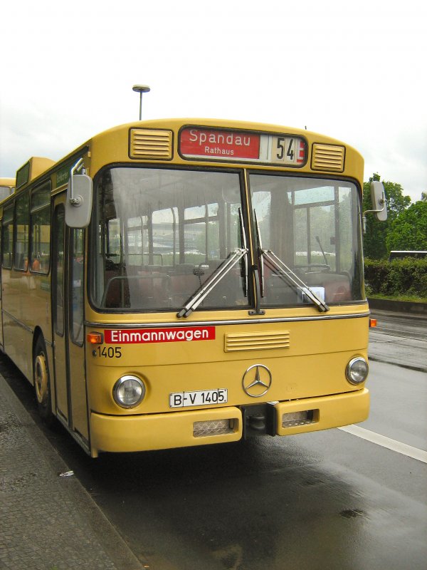 Mercedes-Bus in Berlin-Spandau, Mai 2007