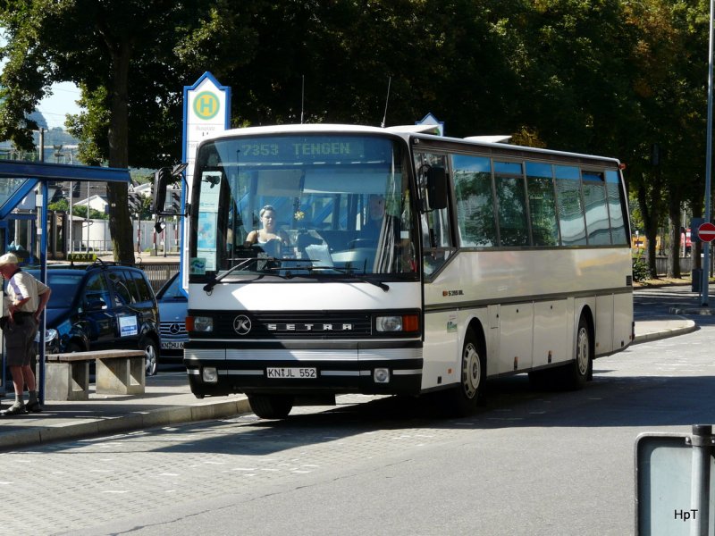  Setra 213 UL KN:JL 552 unterwegs auf der Linie 7353 in Singen am 31.08.2009