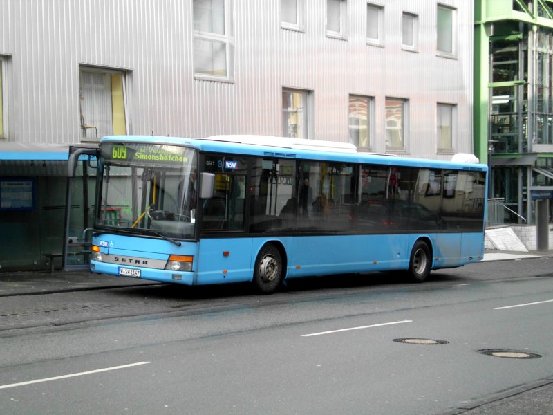 Setra S 300 Nc Auf Der Linie 609 Nach Wuppertal Vohwinkel Simonshofchen Derken An Der Haltestelle Wuppertal Vohwinkel Schwebebahn Bus Bild De