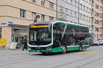 MAN Lions City Elektrobus der MAB, auf der Linie 46, fährt am 18.12.2024 zur Haltestelle am Badischen Bahnhof.