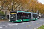 Mercedes eCitaro 7107, auf der Linie 30, fährt am 18.11.2024 zur Endstation am badischen Bahnhof.