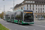 Mercedes eCitaro 7116, auf der Linie 36, verlässt am 18.11.2024 die Haltestelle am badischen Bahnhof.