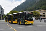 MAN Lions City Hybridbus der Post, auf der Linie 103, fährt am 02.09.2024 zur Haltestelle beim Bahnhof Interlaken Ost.