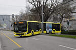 MAN Lions City Hybridbus 78 der AAGL, auf der Linie 81, fährt am 11.12.2024 zur Haltestelle beim Hammermann am Aeschenplatz.