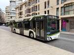 Solaris Urbino 12 IV Hybrid, Avanza Elche, Wagen 228, bedient die Haltestelle Museo Arqueologico als Linie M in Elche am 07.10.2024 