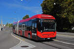 Volvo Hybridbus 890, auf der Linie 10, fährt am 04.10.2022 zur Haltestelle Zytglogge.