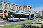 Hess Trolleybus 70, auf der Linie 31, fährt am 12.04.2024 zur Haltestelle beim Bahnhofplatz in Zürich.