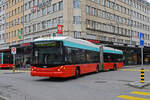 Hess Trolleybus 58, auf der Linie 1, fährt am 24.02.2025 zur Haltestelle beim Bahnhof Biel.