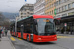 Hess Trolleybus 93, auf der Linie 4, verlässt am 24.02.2025 die Haltestelle beim Bahnhof Biel.