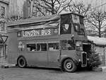 Im Dezember 2024 stand auf dem Bochumer Weihnachtsmarkt dieser zu einem Schankfahrzeug umgebaute Leyland Titan Doppelstockbus.